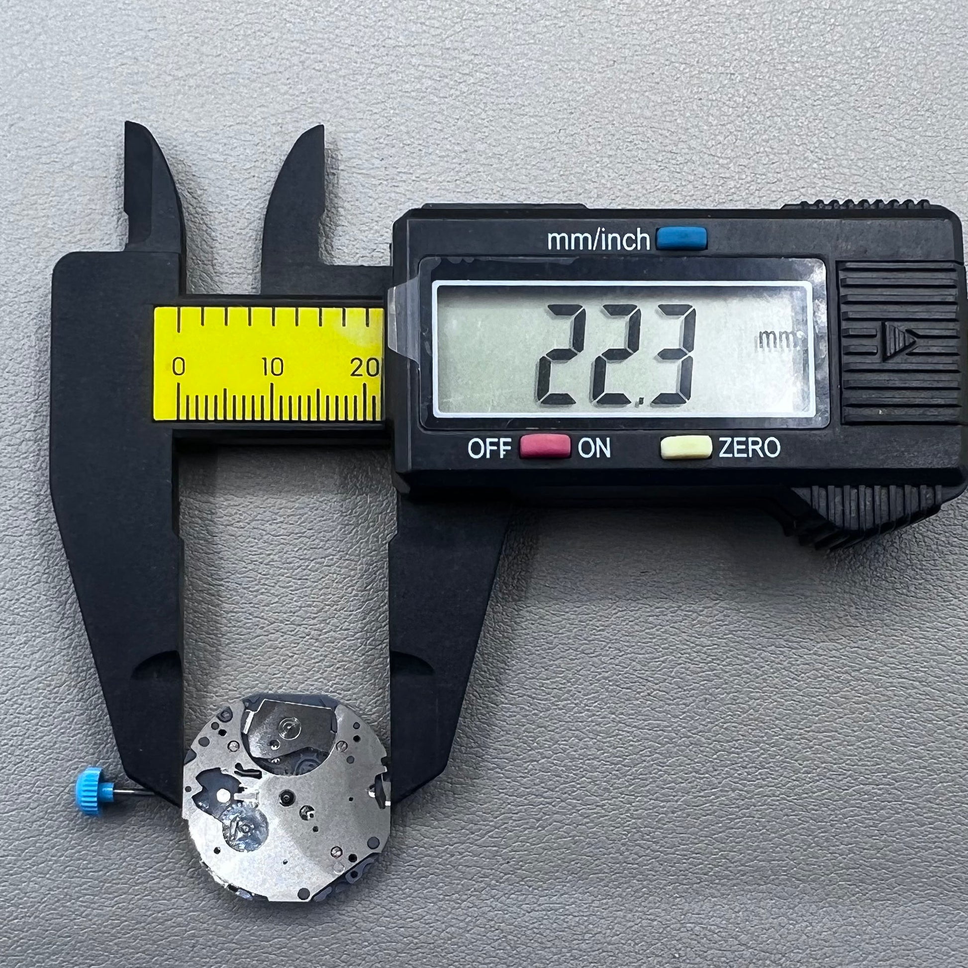 Japan Miyota 6P23 quartz watch movement with 5 hands, precise timekeeping for watch accessories.
