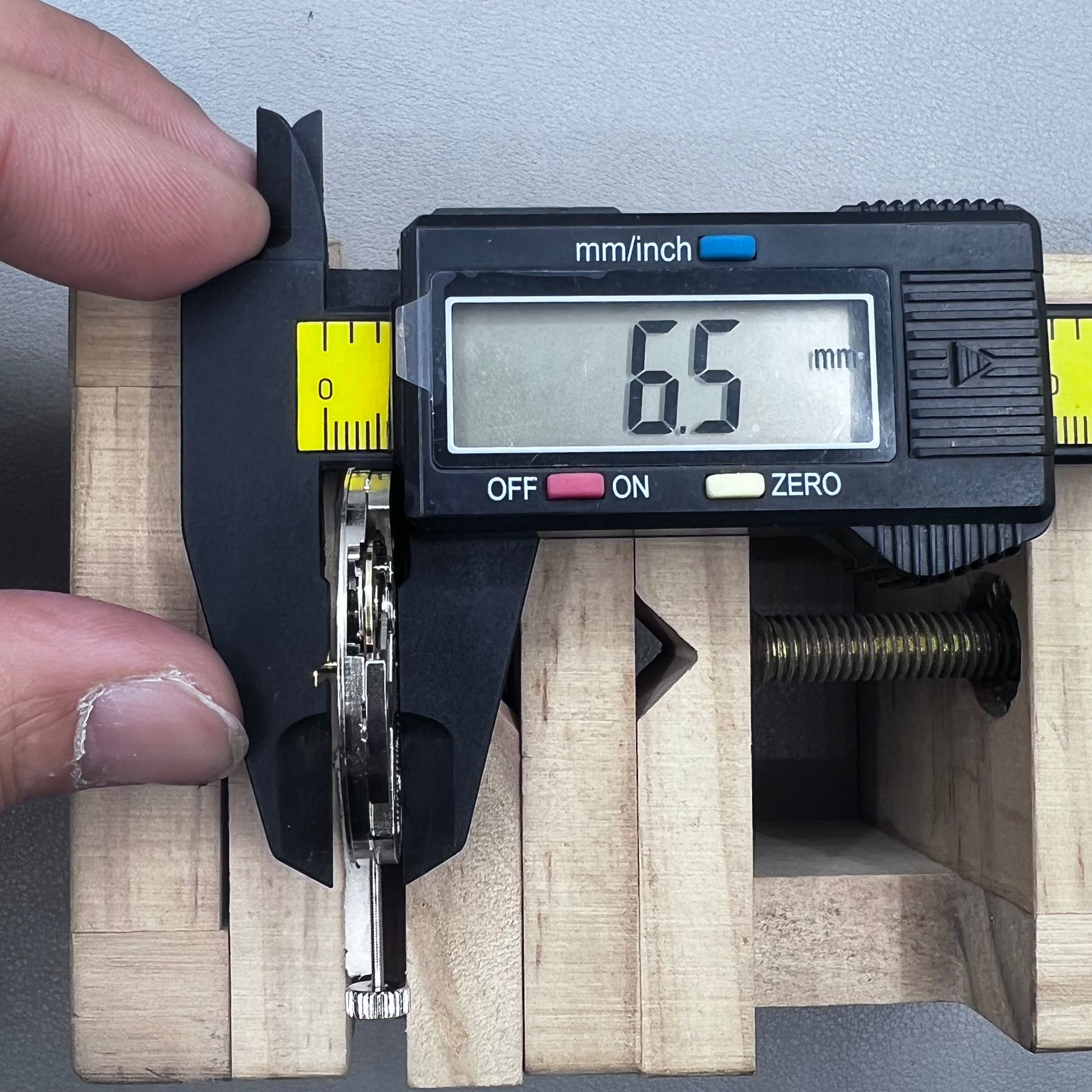 Mechanical hand winding watch movement Seagull 6497 with second hand at 6 o'clock position for watch repairs