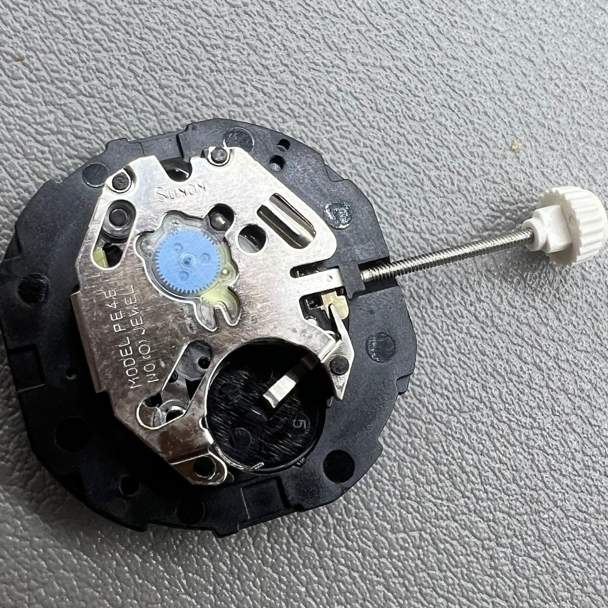 1. Sunon PE46 quartz watch movement with 2 hands and date at 6 o'clock, ideal for repairs.  