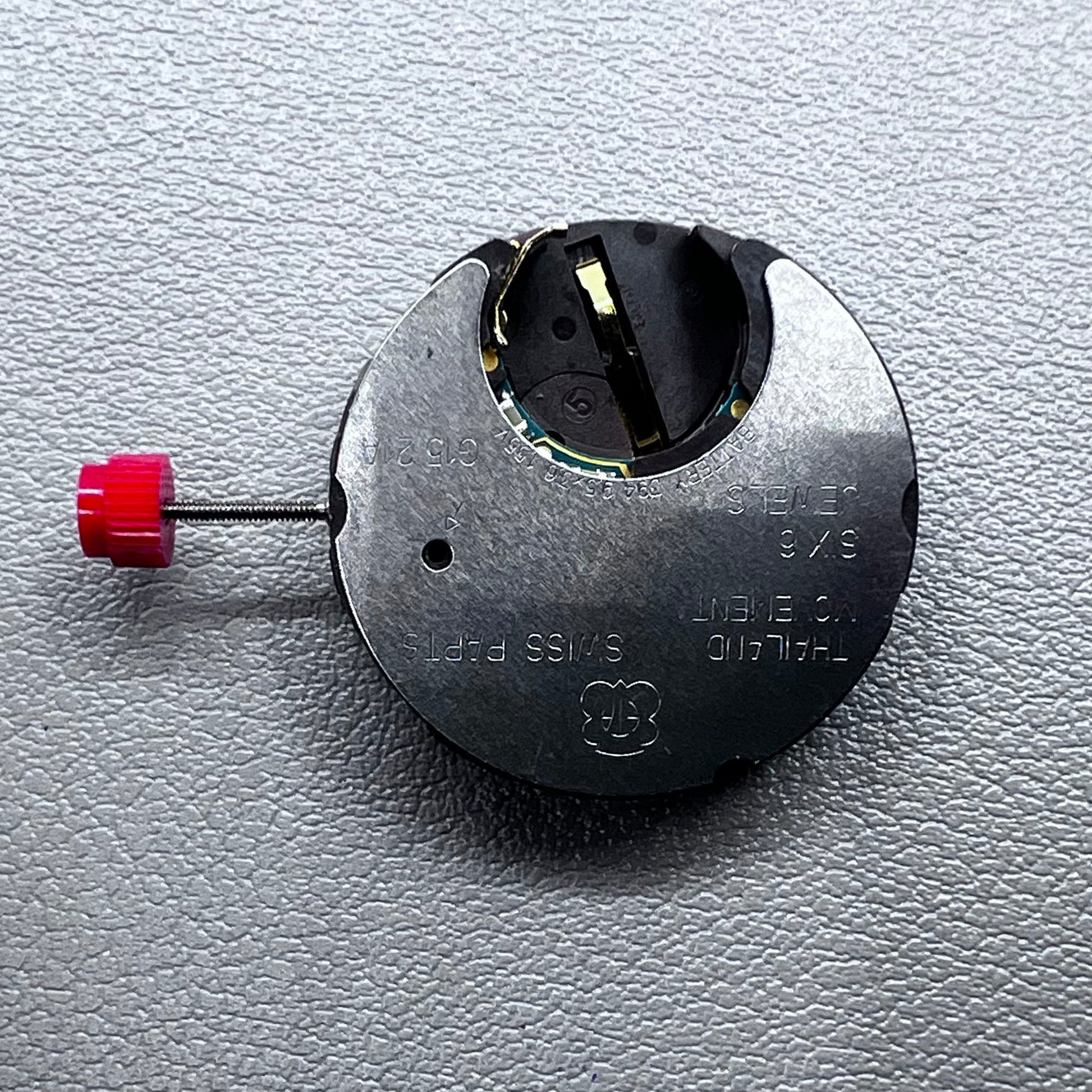 Swiss ETA G15.21A quartz watch movement with date display at 4 o'clock, precision and durability.