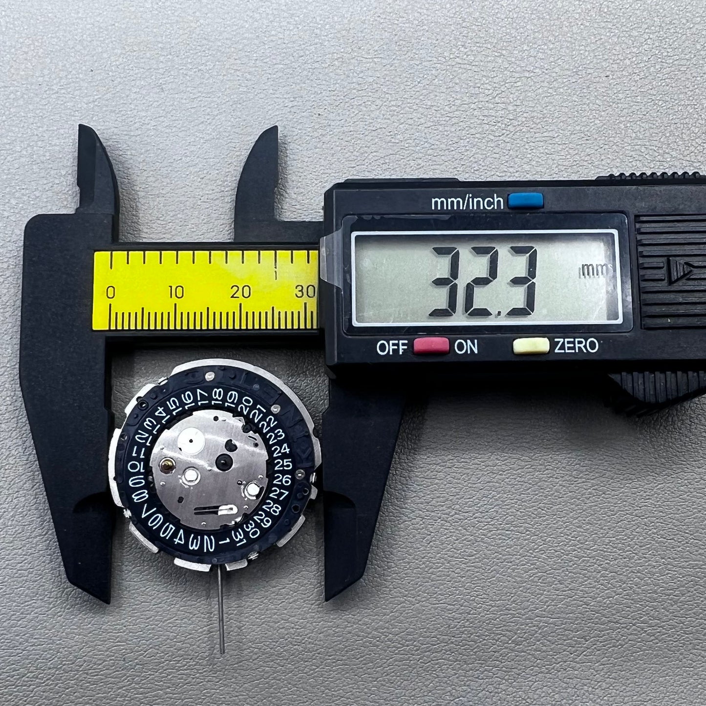 Original Japan Seiko 7L22A Quartz watch movement with black disk for precise timekeeping.