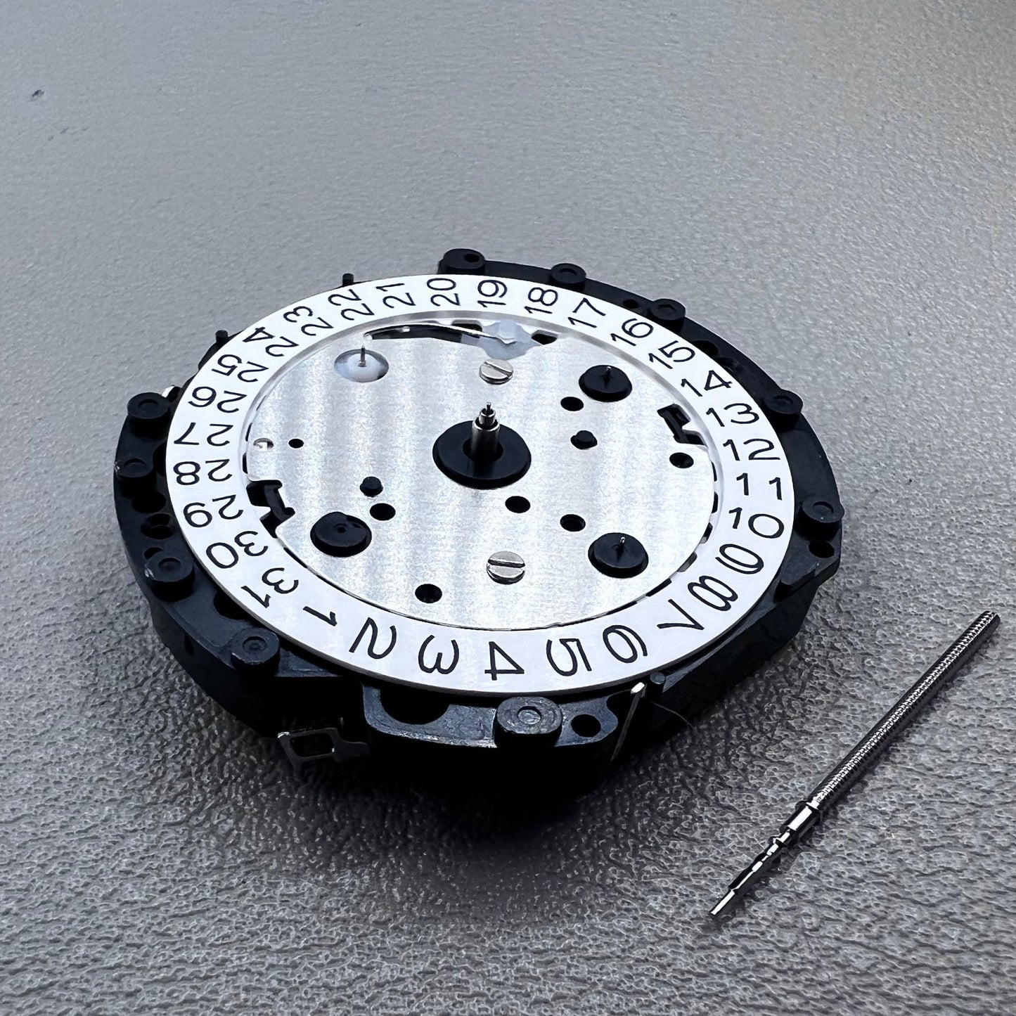Hattori Epson TMI VD53 VD53C Watch Quartz Movement 3 Hands Date@3