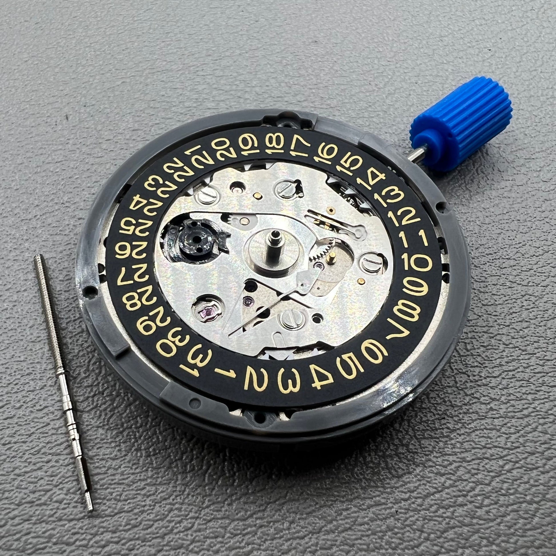 Japan NH35A Automatikwerk Uhr mit goldener Datumsscheibe und SKX007 Krone bei 38mm Geh�use