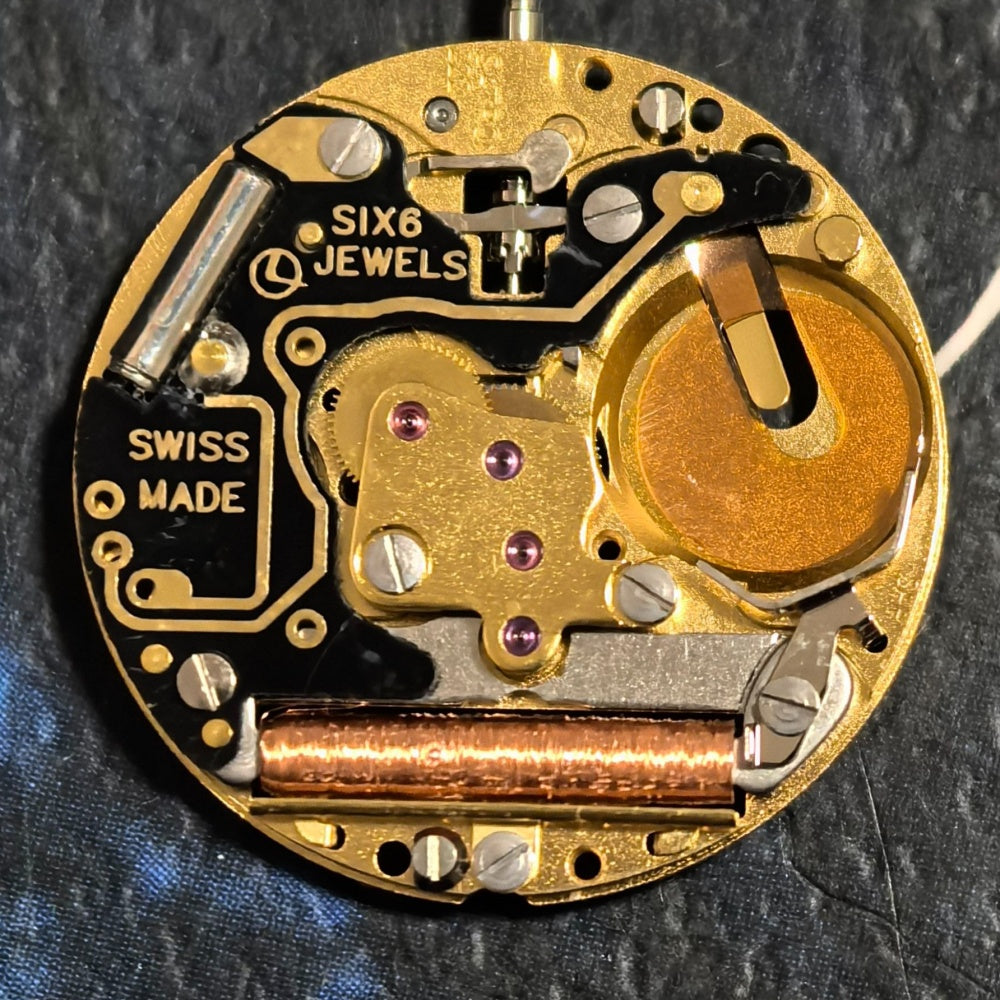 Swiss ISA 222 quartz watch part with 2 hands, no calendar, for precise timekeeping and repairs.