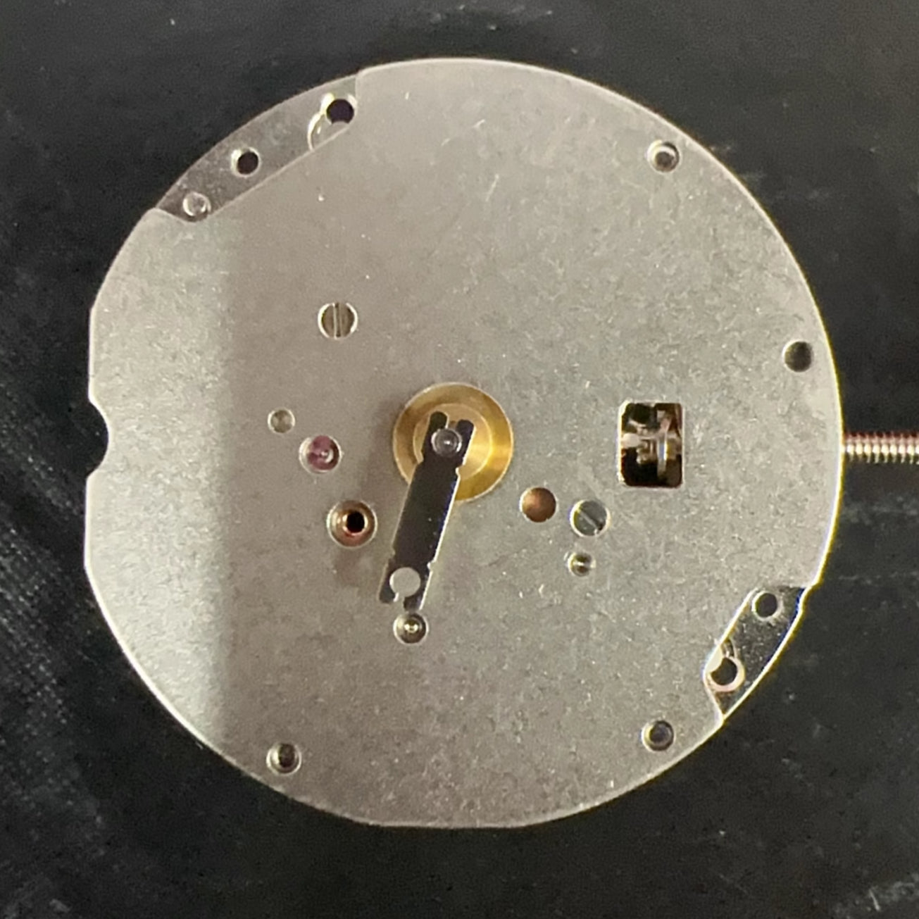 Swiss Part Silver Ronda 782 quartz watch movement with 2 hands, no calendar, for precise timekeeping.