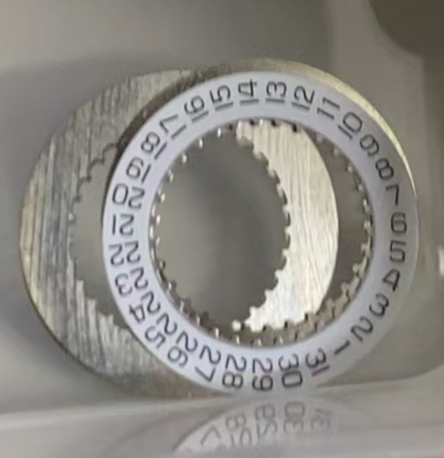 Japan Made Miyota OS1A quartz watch part with 3 hands and single calendar at 3, ideal for repairs.