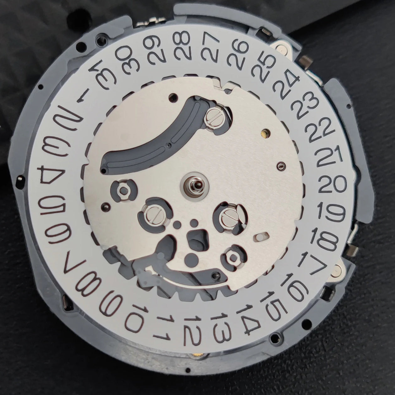 Seiko Original Japan VK63A quartz watch part with white disk and date at 3 o'clock for precise timekeeping