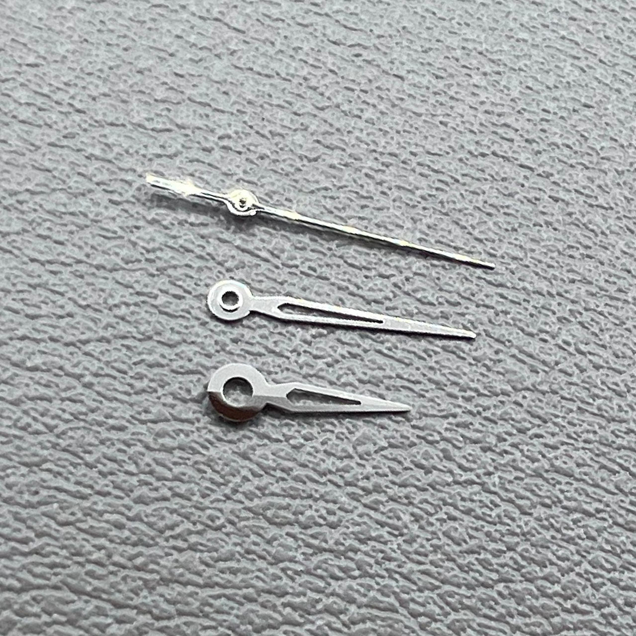 Hollow silver trim watch hands set for NH05 NH06 movement, compatible with watch repairs and customization.