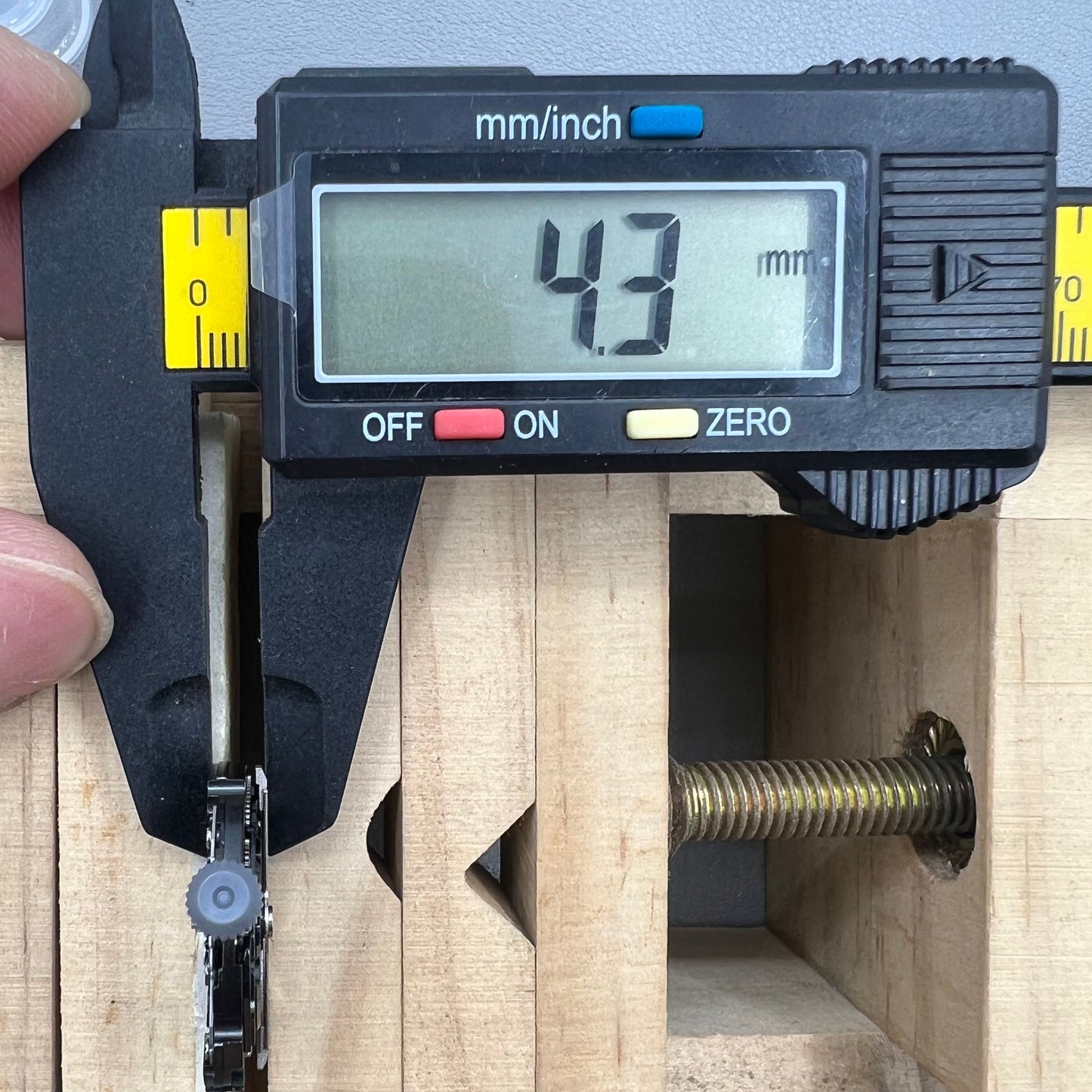 Echtes Miyota 8N24 Schwarzes Automatisches Skelettmechanisches Uhrwerk