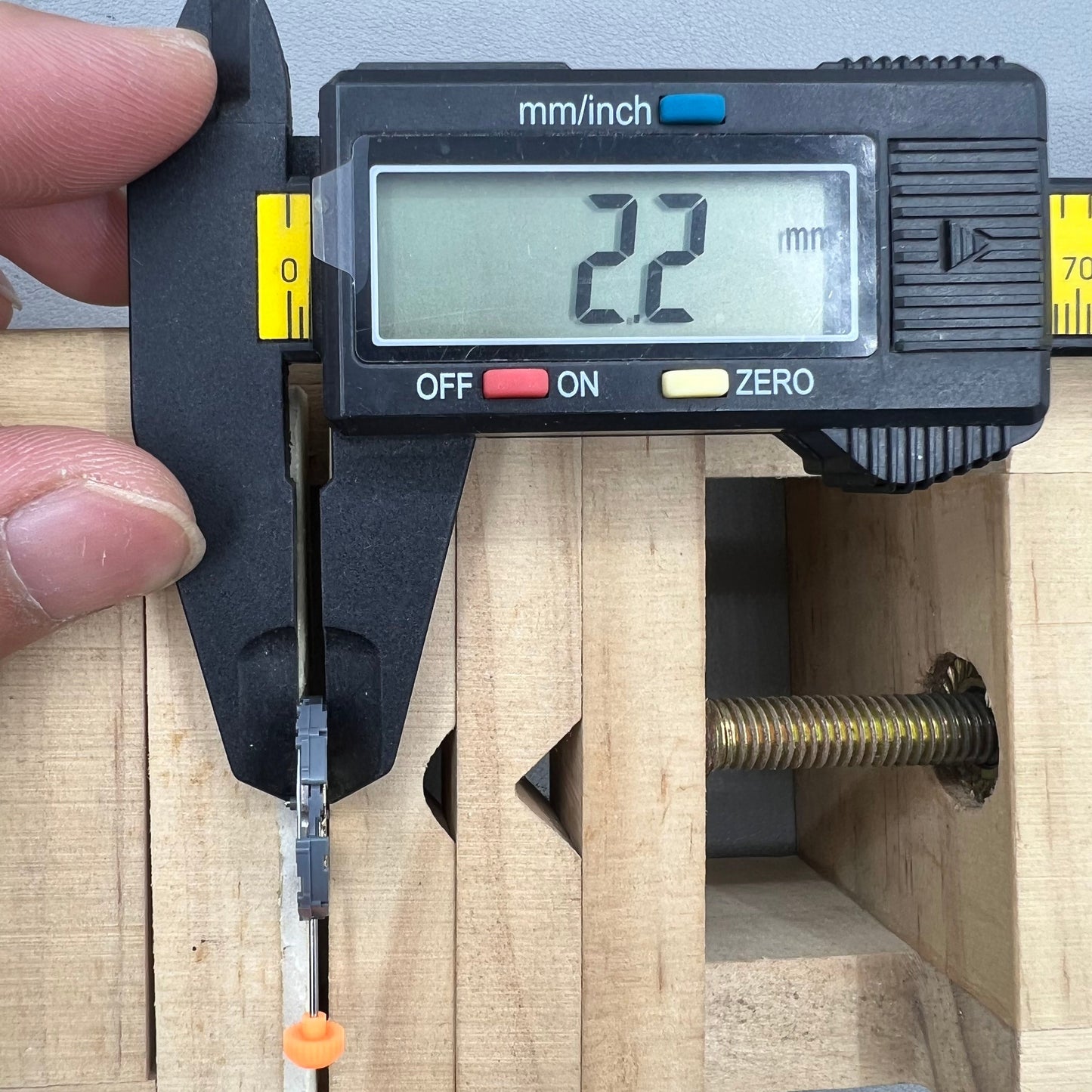 Japan Miyota Quarz Uhrwerk Modell 1N12 mit Datum bei 6 Uhr, pr�zises Uhrwerk f�r Uhrengeh�use
