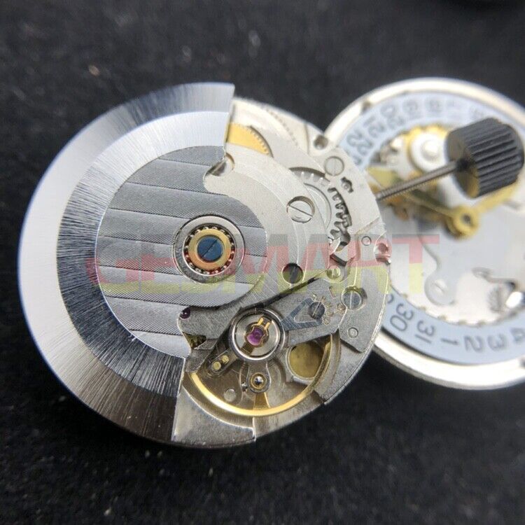 Silver 2824-2 automatic mechanical watch movement with single calendar, precision-crafted in China.