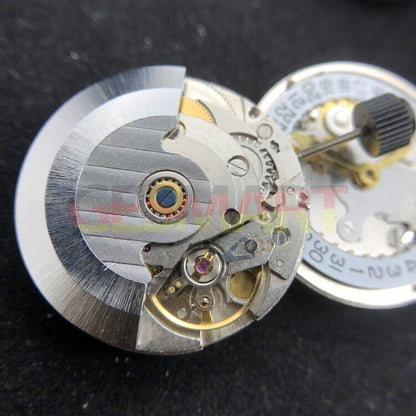 Silver 2824-2 automatic mechanical watch movement with single calendar, precision-crafted in China.