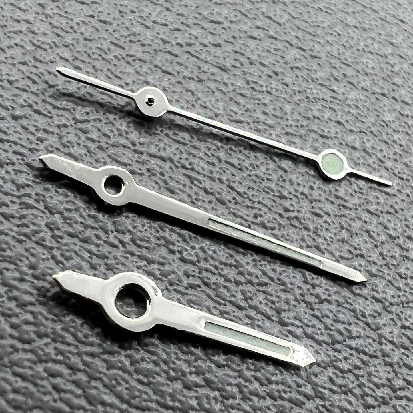 Set of 2 luminous watch hands compatible with Miyota 2035 movement, perfect for precise timekeeping.