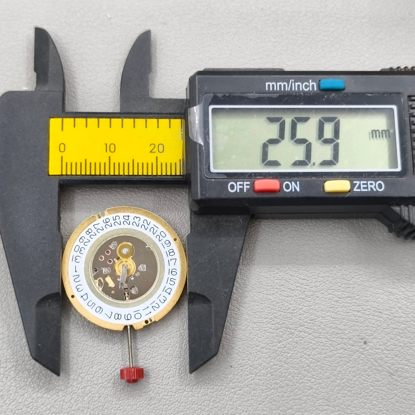 Swiss Ronda 1019 Quartz Watch Movement Date@3
