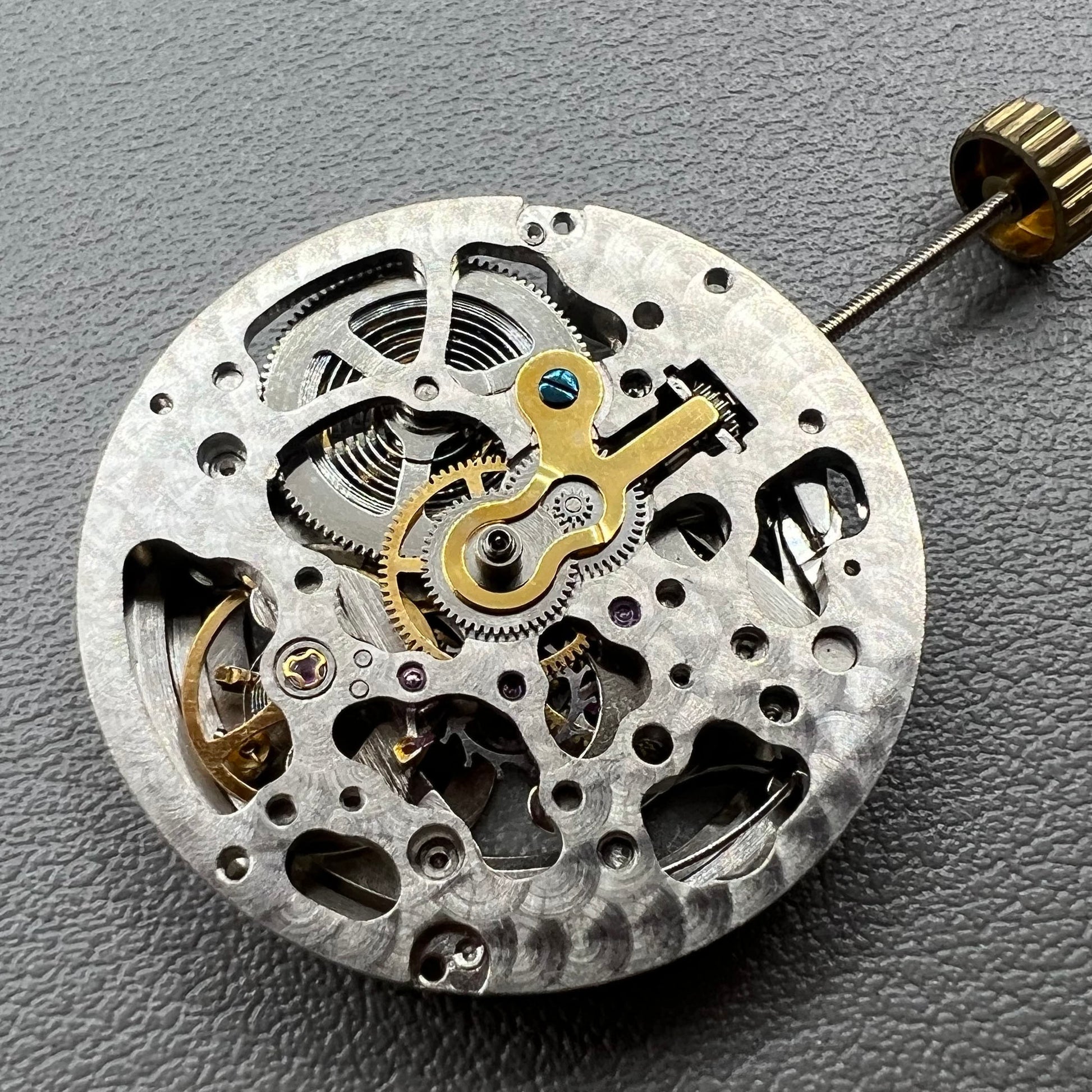Hangzhou 2189 Silver watch with hollow mechanical movement and single calendar display accessory.