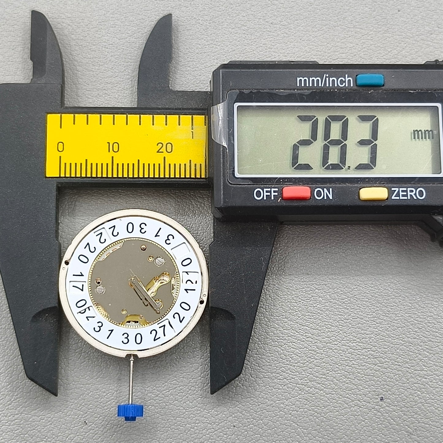 Swiss Ronda 5020.B 5020B Watch Quartz Movement 3 Hands Date@6