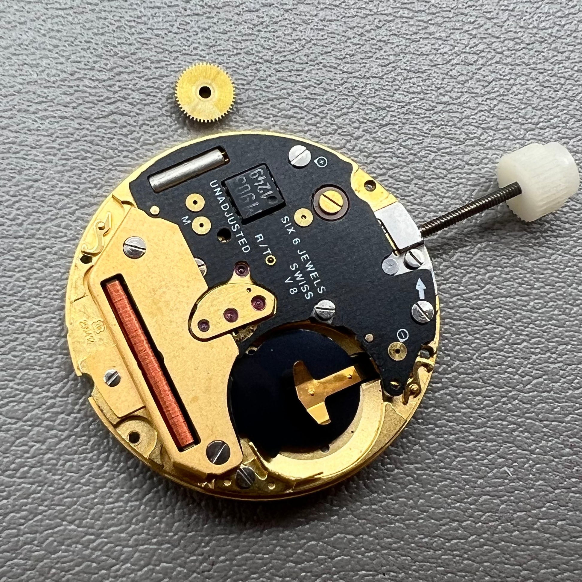 Swiss ETA255.412 quartz watch movement with 3 hands and white dial, precision craftsmanship by ETA.