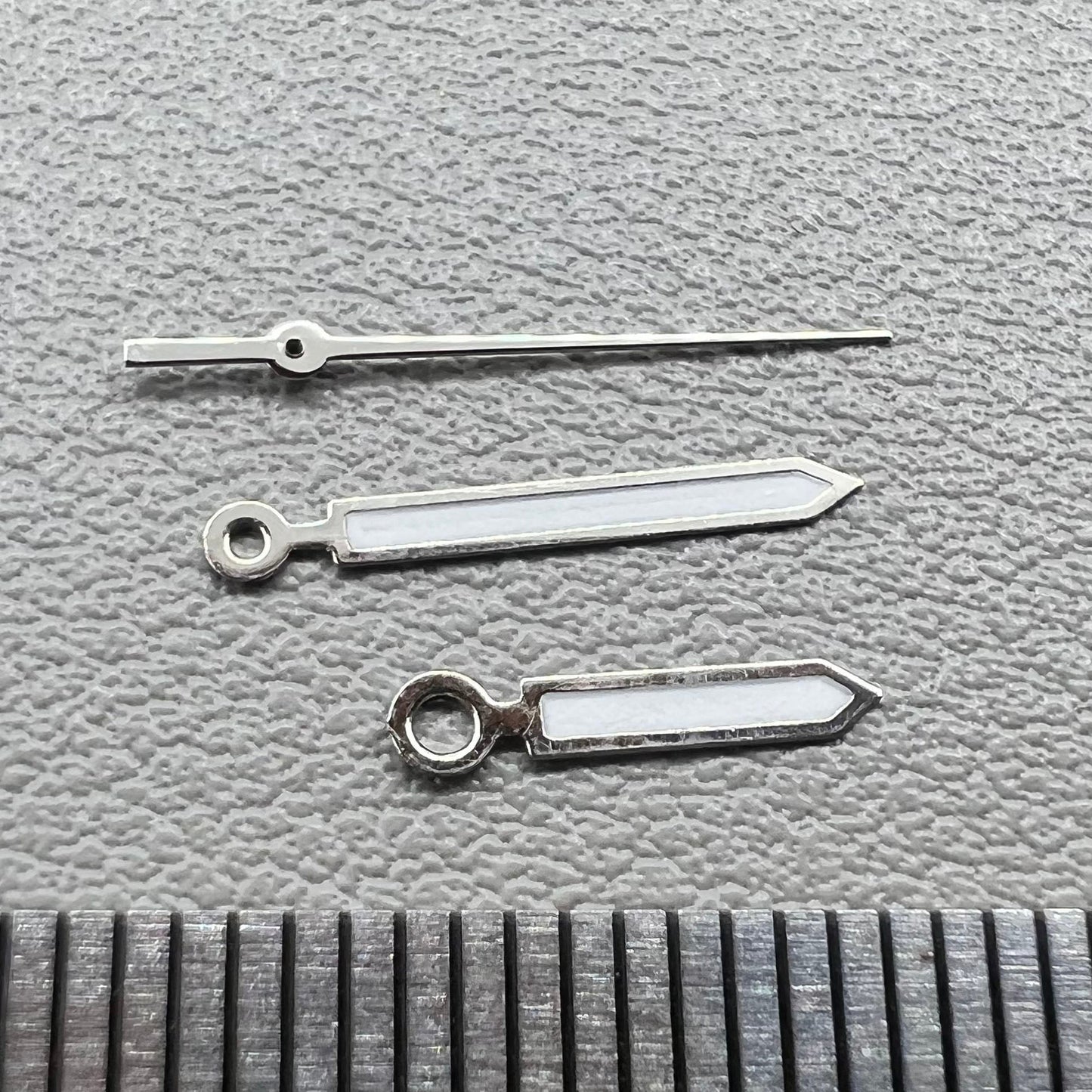 2er Set Zeiger mit Silberrand Grün Leuchtpfeil für Ronda 515 Uhrwerk