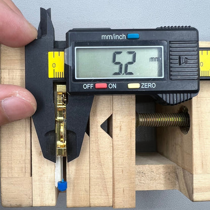 Mechanisches Uhrwerk mit goldenem Langzeiger, Handaufzug f�r pr�zise Zeitmessung