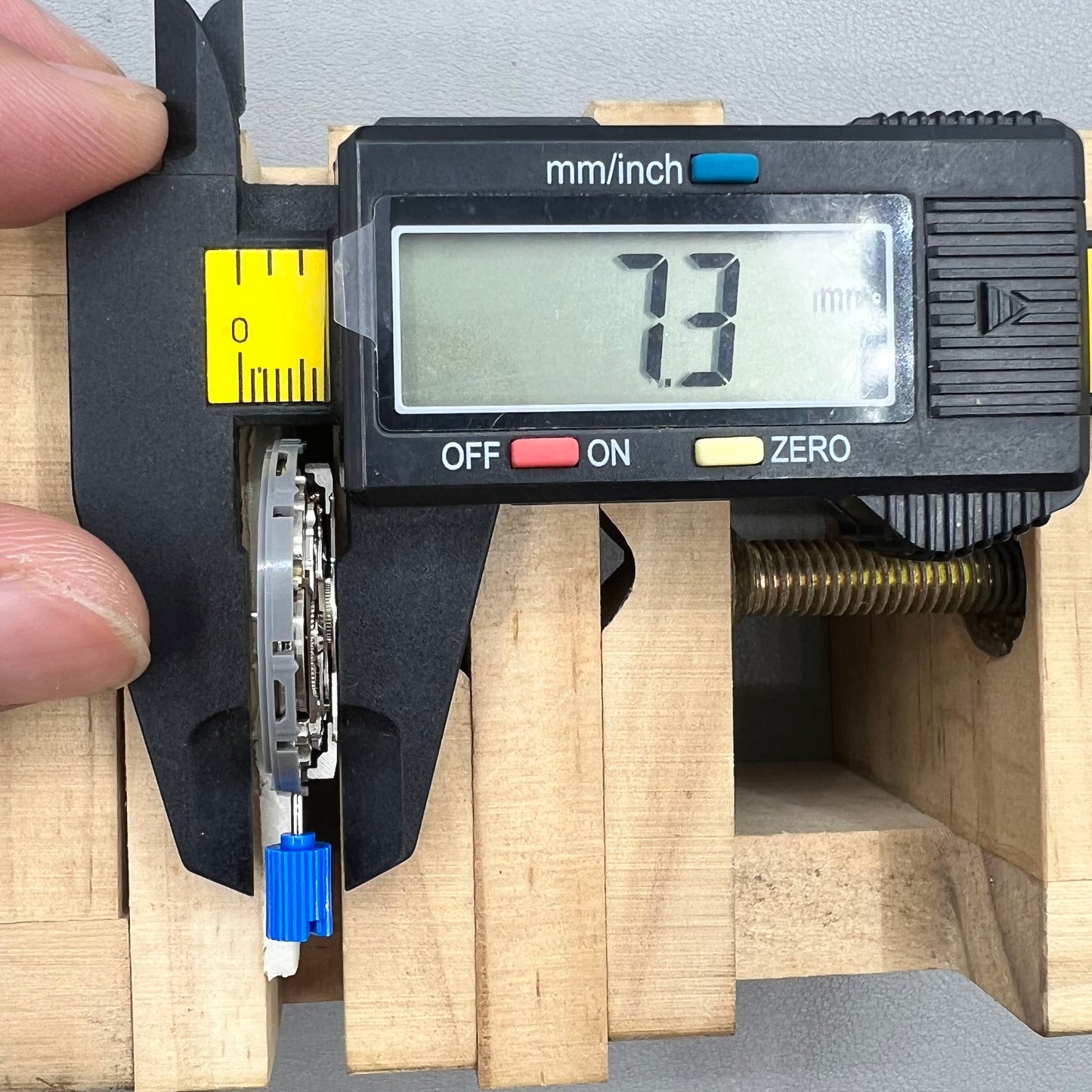 Mouvement mécanique automatique blanc avec luminescence verte Japan NH36A, position couronne 3.8