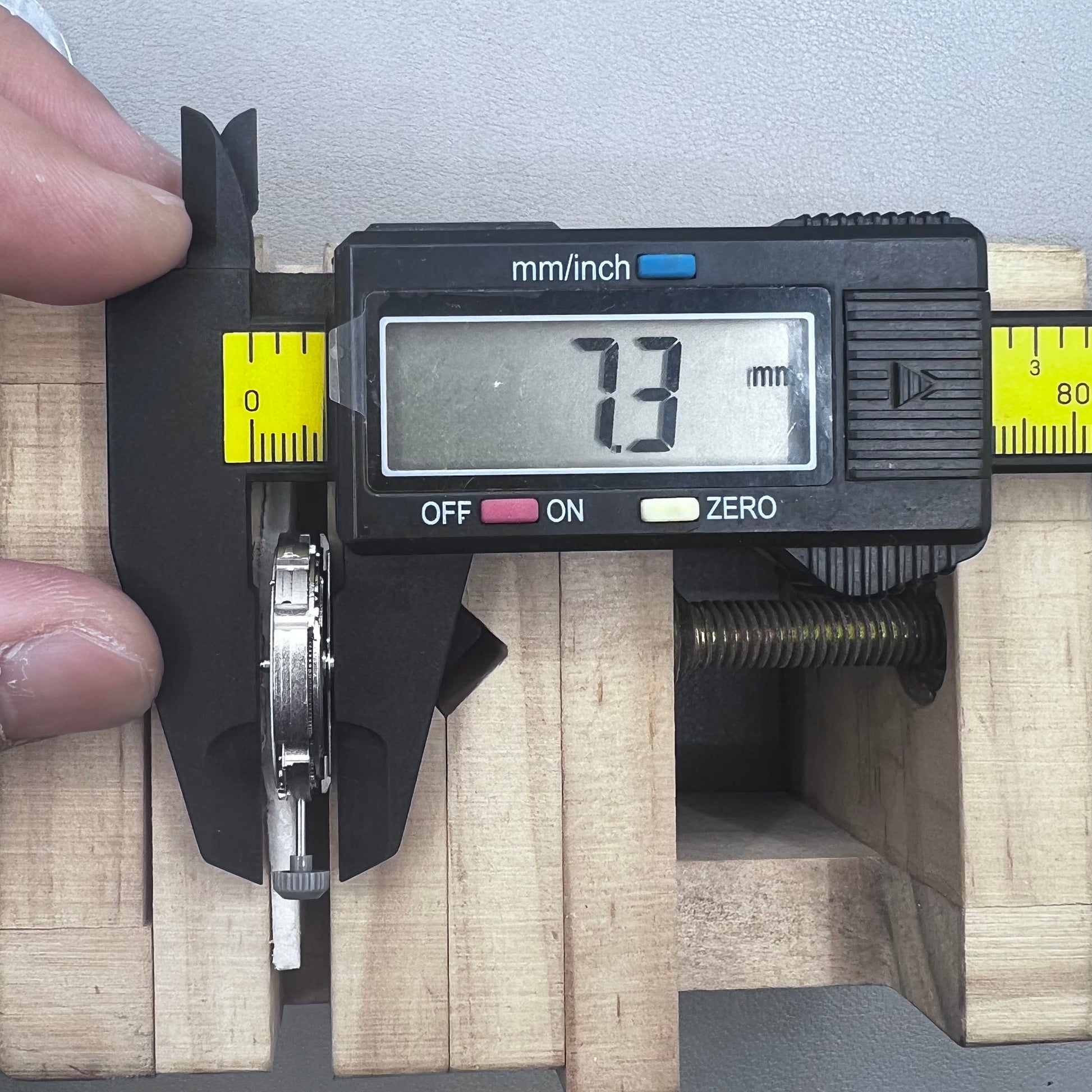 Japan Miyota 8215 automatic watch movement with black dial and date display at 6 o'clock by Miyota.