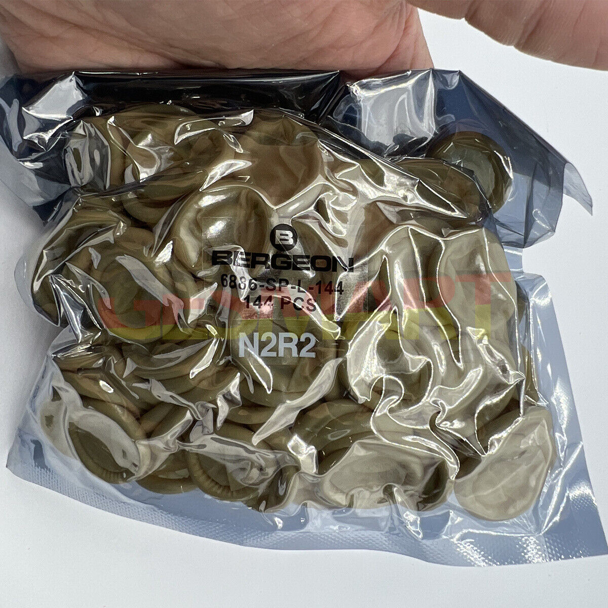 Bergeon 6886 rubber finger protection thimbles, pack of 144, ideal for watchmaking precision and safety.