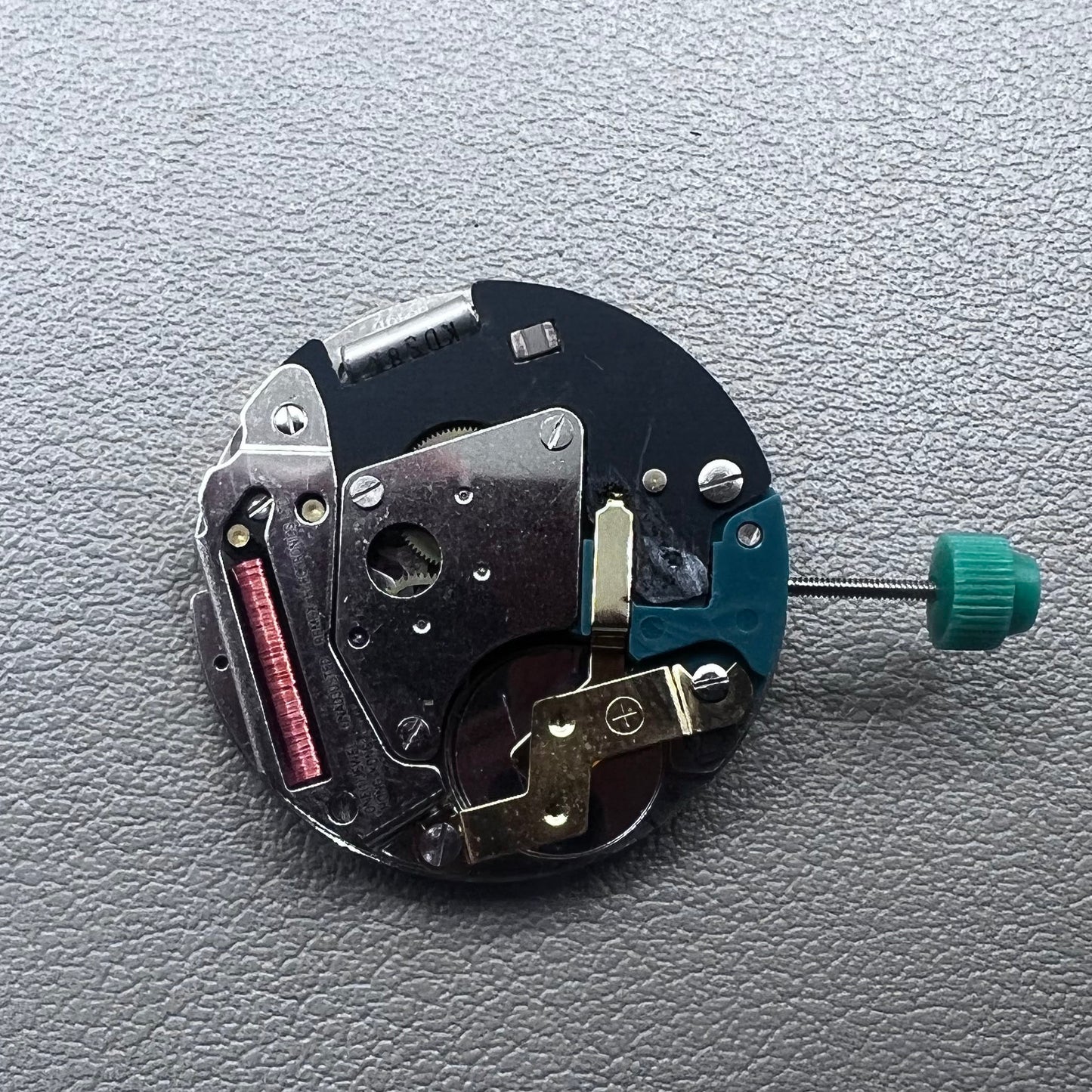 Swiss ETA 6640B quartz watch movement with 3 hands and black circuit board for precise timekeeping.