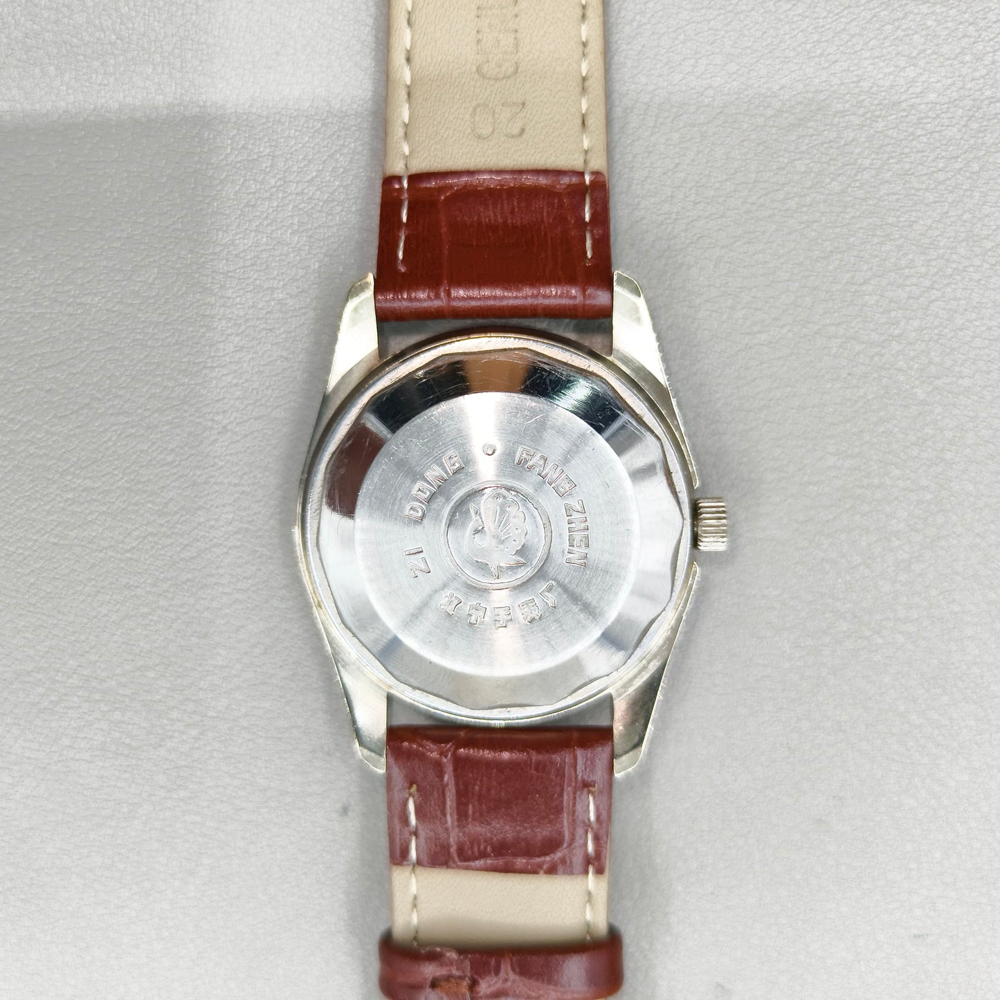 37mm Peacock Manual Mechanical Watch 33 Jews Golden Dial Single Calendar