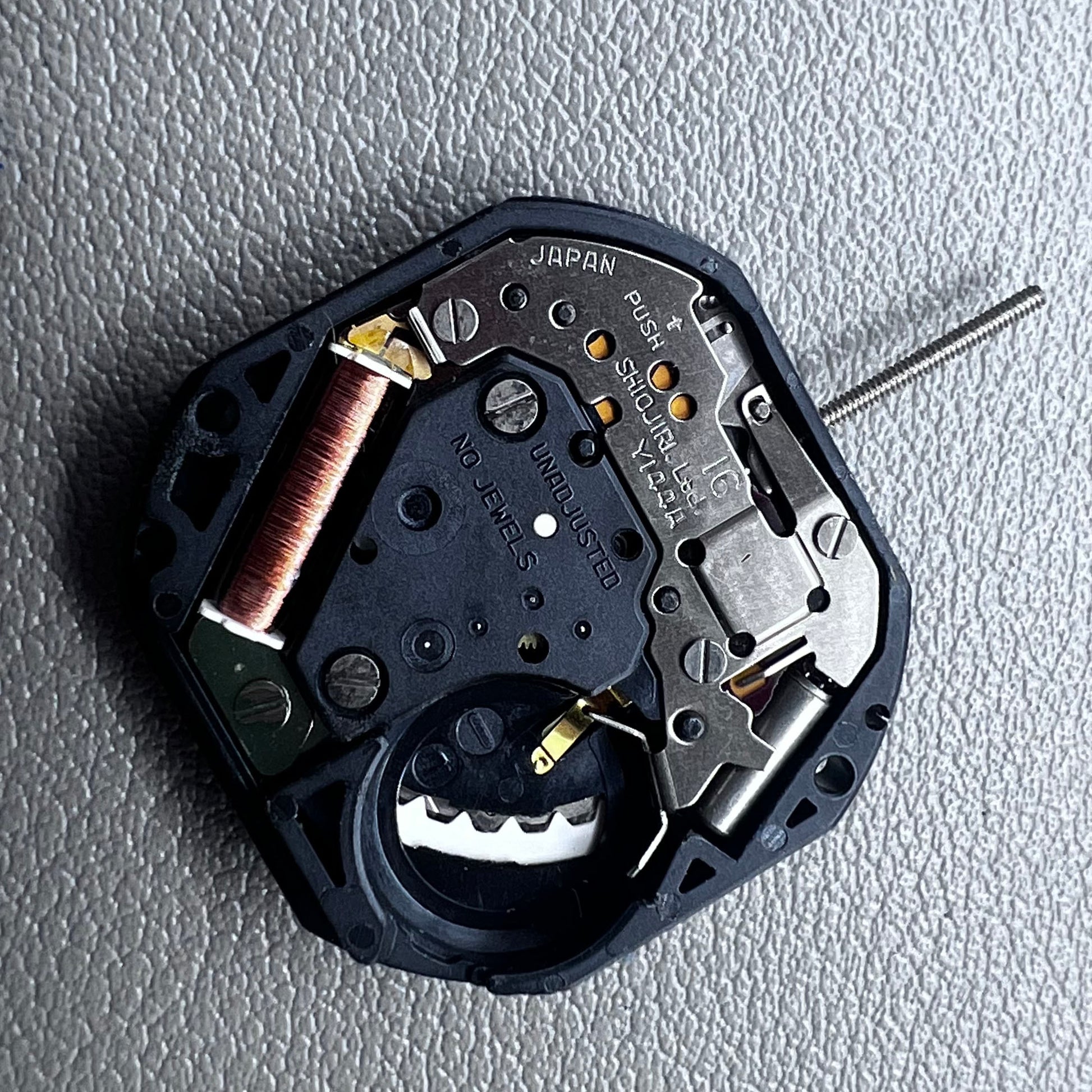 Japan Yl44A quartz watch movement with 3 hands, double calendar, and golden disk detail.