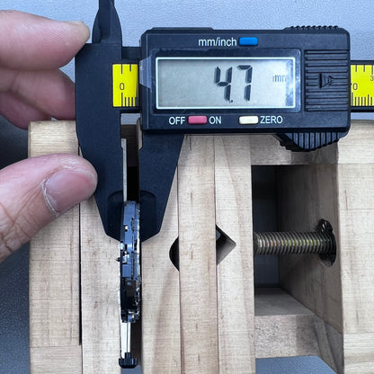 Japan Miyota 6S21 quartz watch movement with date display at 3 o'clock for precise timekeeping