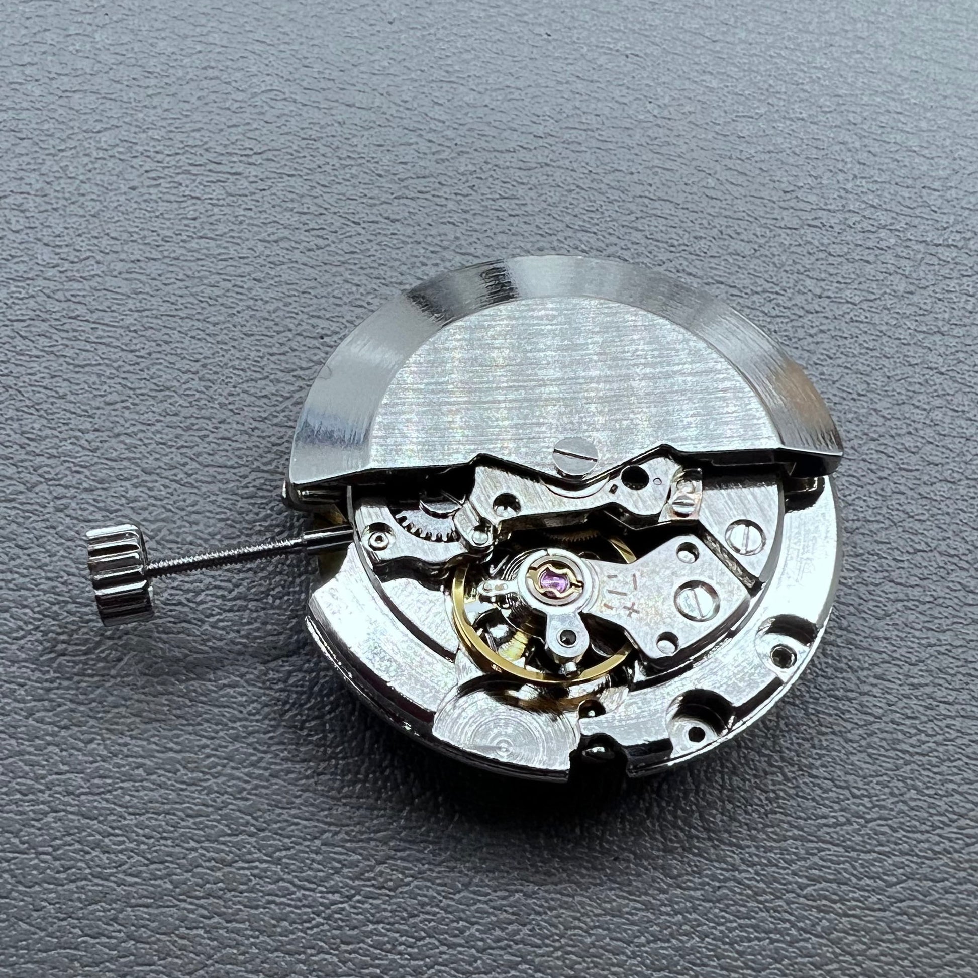 China Seagull ST6 GMT watch movement with double zone 4 hands for precise timekeeping in men's watches.