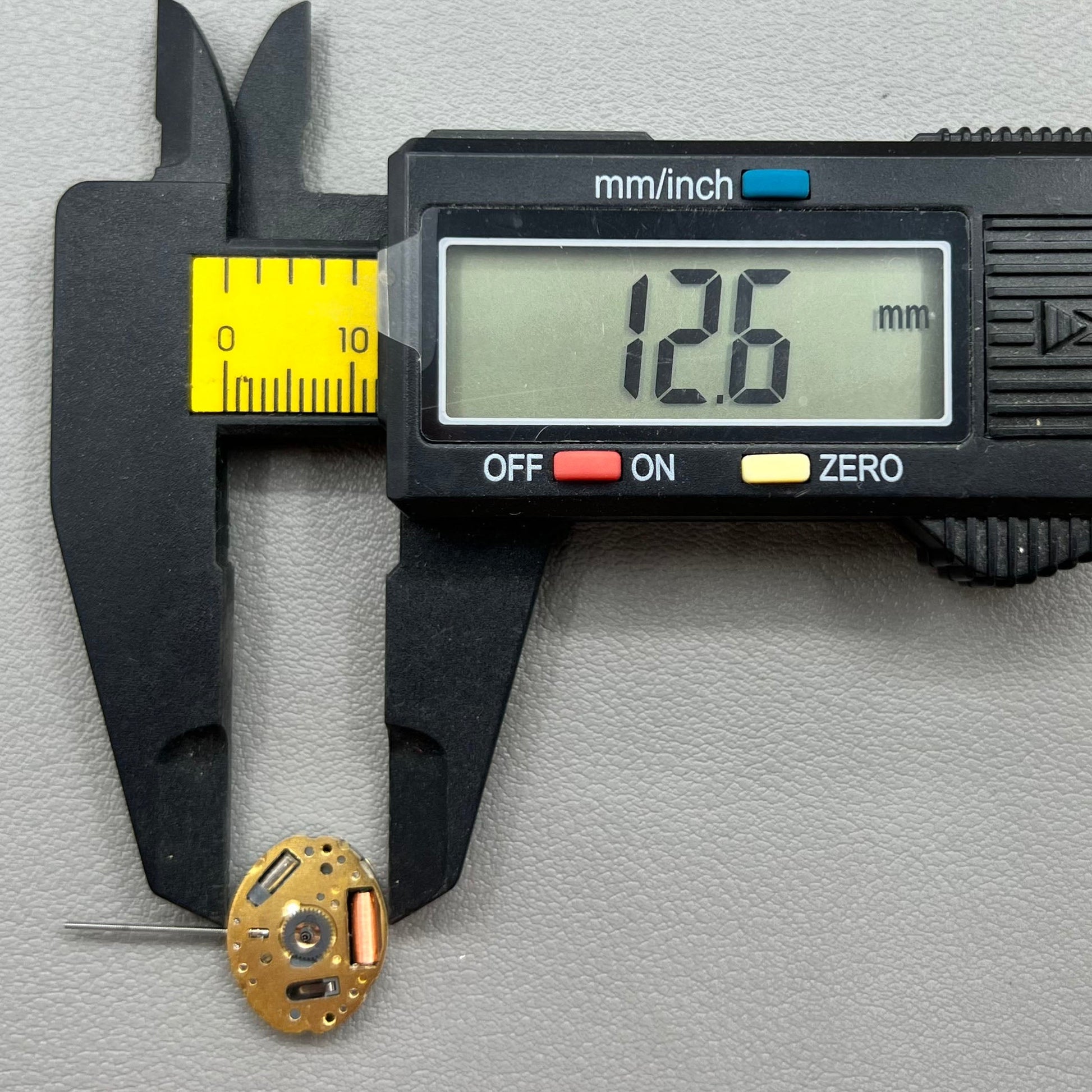 Miyota 5Y30 quartz watch movement from Japan with precision timekeeping for watch accessories.
