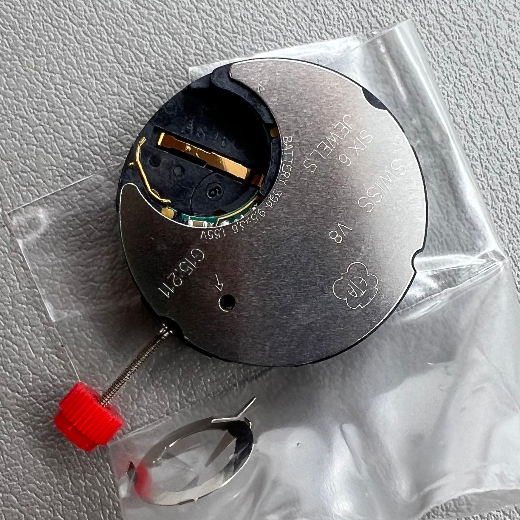 Swiss ETA G15.212 quartz watch movement with date display at 6 o'clock, replacement for G15.211.