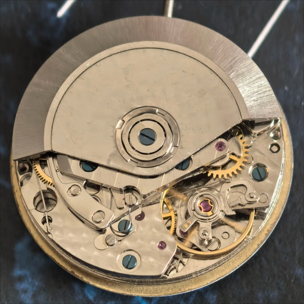 China Made Dandong 7750 Mechanical Movement Double Calendar Small Second At 9