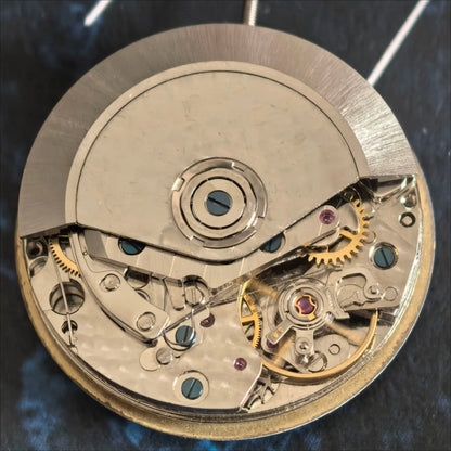 China Made Dandong 7750 Mechanical Movement Double Calendar Small Second At 9