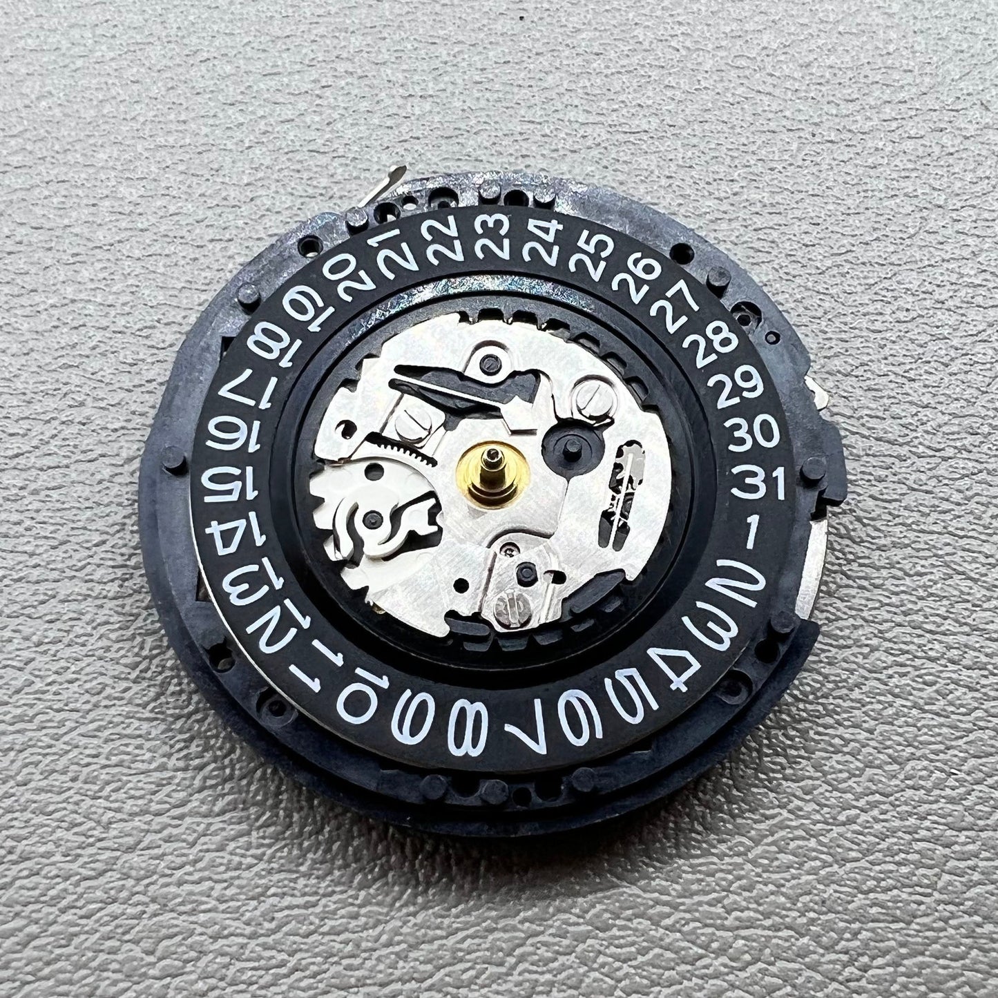 Seiko Japan 5M82A quartz watch movement for precise timekeeping and reliability.