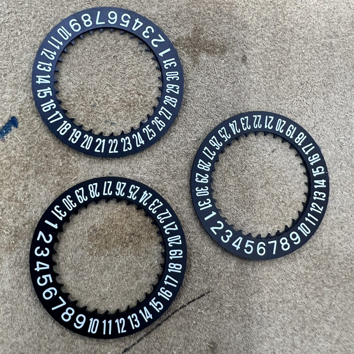 Black date disk wheel displaying date at 6 o'clock, compatible with NH34 NH35 movements for watches.
