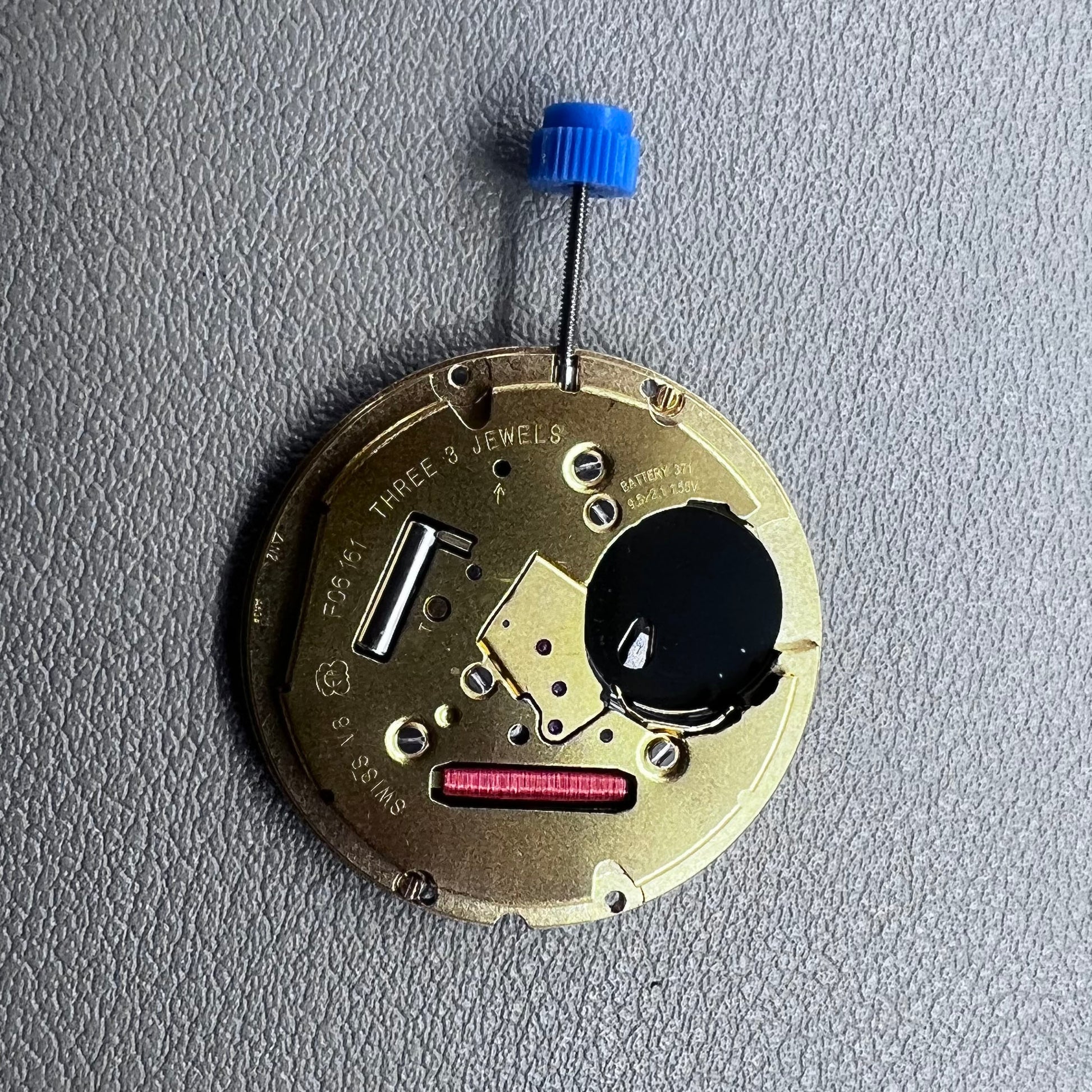 Swiss ETA F06.161 quartz watch movement with white dial, 3 hands, and date at 3 o?clock for precise timekeeping.