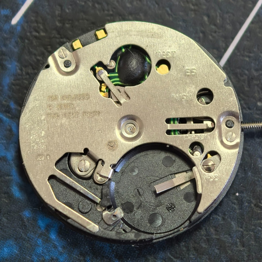 Schweizer ISA 2320 Quarzwerk, 3 Zeiger, weiße Scheibe, violette Schrift, Uhrenteil