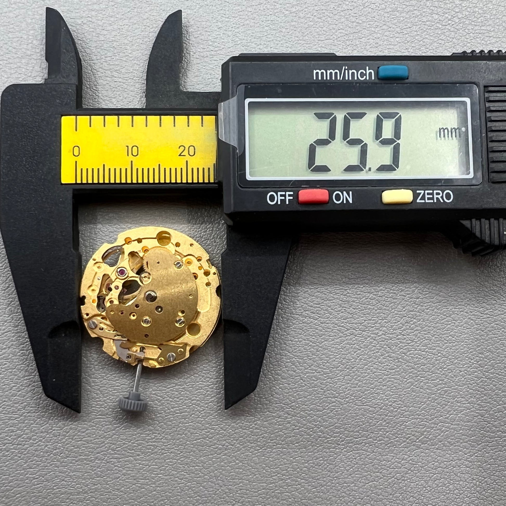 Golden plated Japan Miyota 82S7 automatic mechanical watch movement for precise timekeeping.