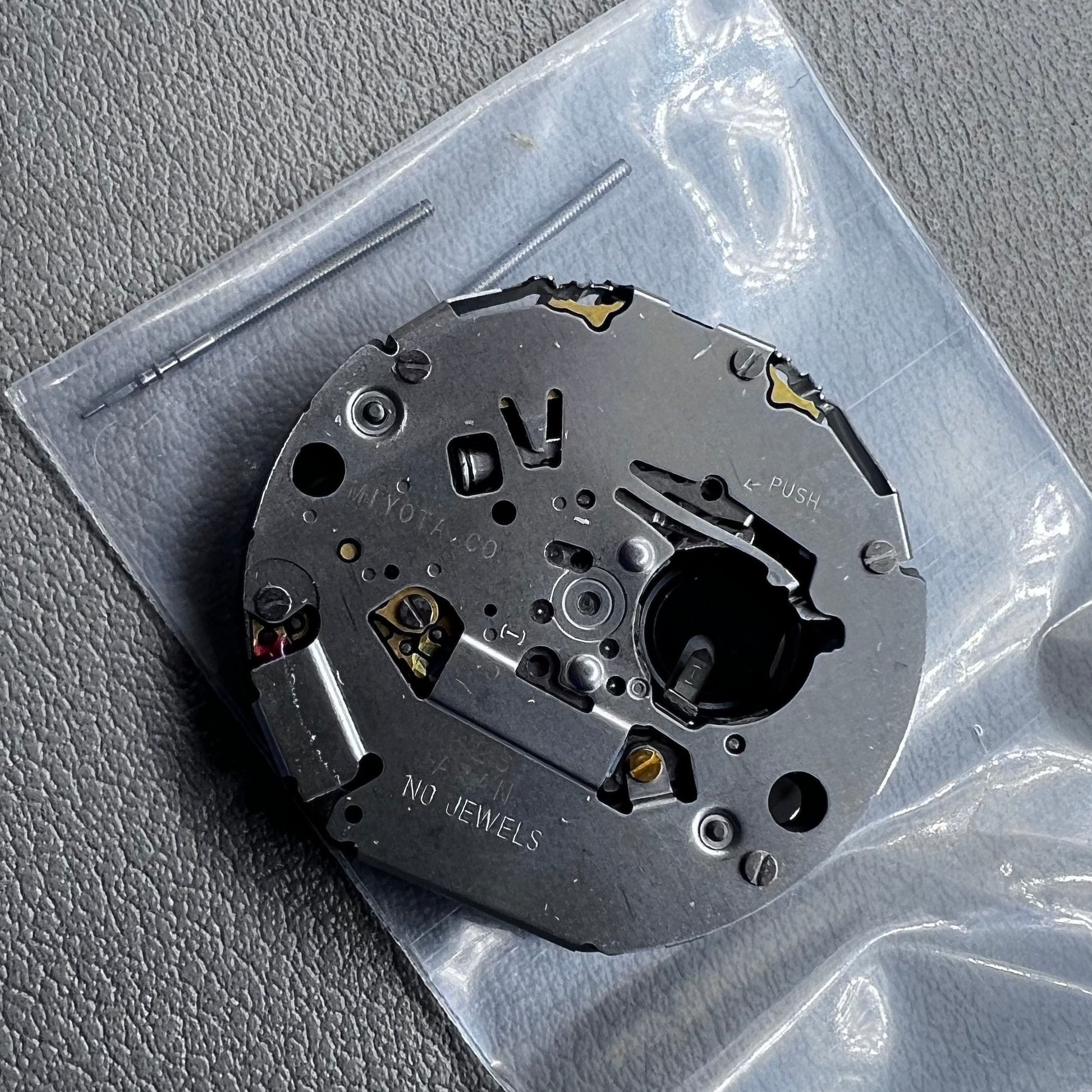 Japan Miyota JS26 watch quartz movement with date at 3 o'clock and small seconds at 6 and 9 markers