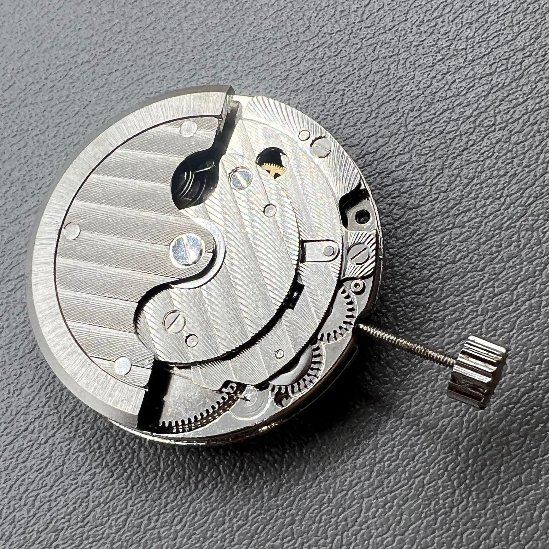 DG2813 automatic mechanical watch movement with 3-hand single calendar, precise replacement part