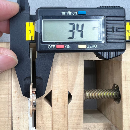 Sunon SP28 3 Hands with Date Quartz Watch Movement Date@6