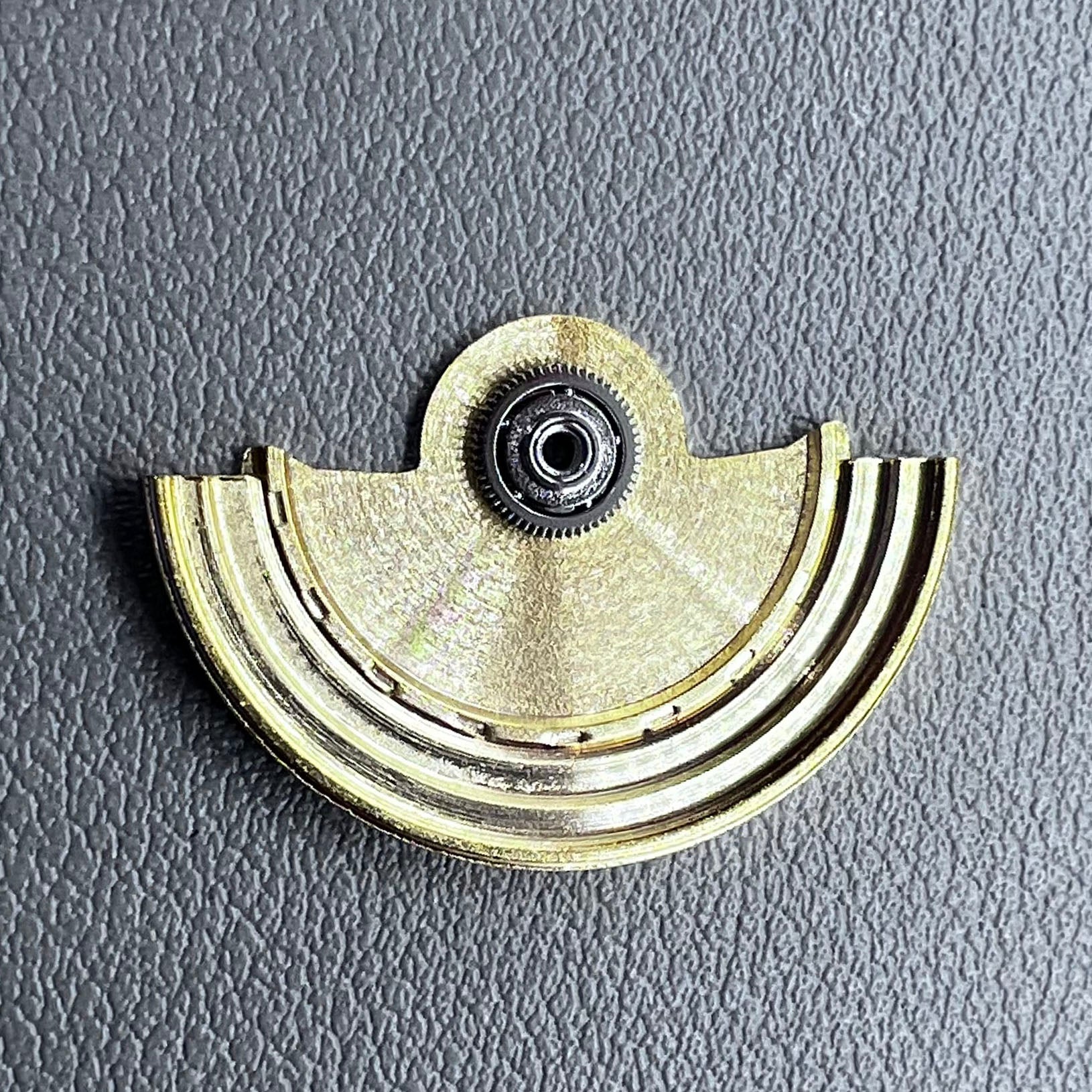 Artistic vintage golden rotor with wave design for NH34 NH35 NH36 NH38 movements.