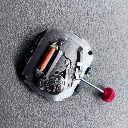 Miyota 2115 quartz movement with date at 6 o'clock and watch stem for precise timekeeping.