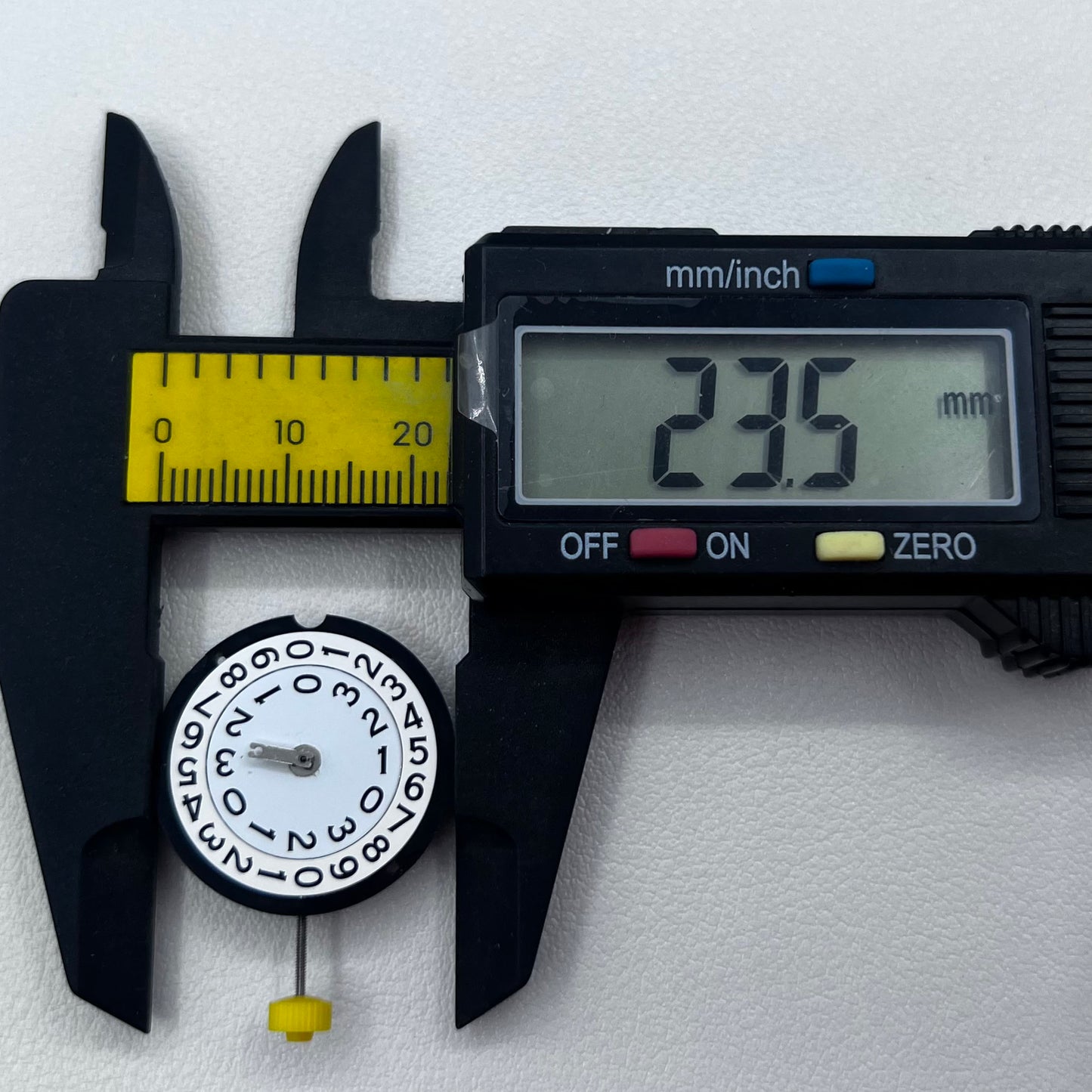 Swiss Ronda 509 Quartz Watch Movement 3 Hands Big Date@3