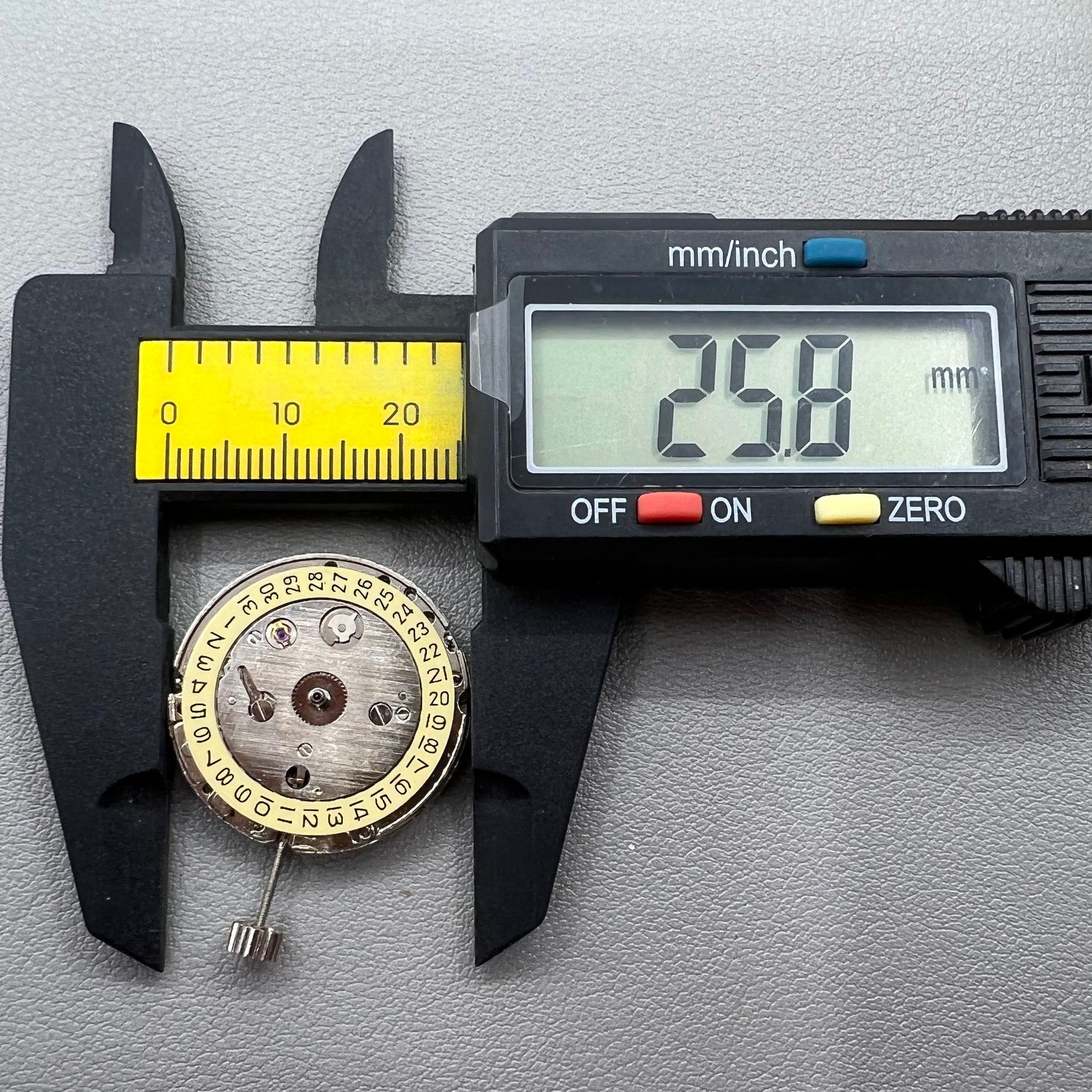 DG2813 automatic mechanical watch movement with 3-hand single calendar, precise replacement part