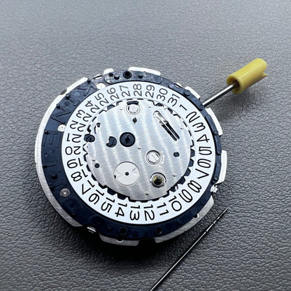 Seiko 7L22A quartz watch with white dial and date window at 3 o'clock, Japanese precision