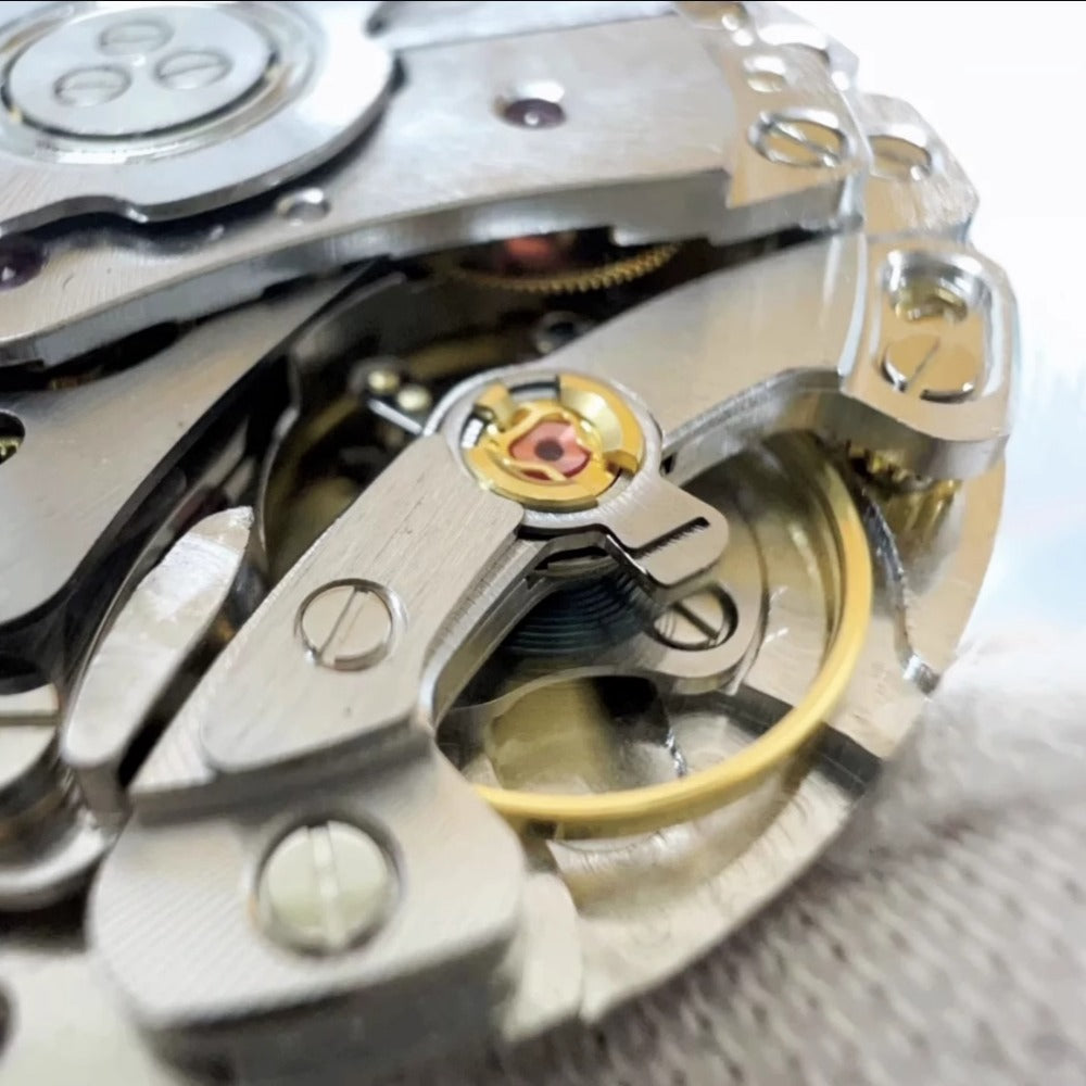 China Made 4130 mechanical watch movement with 6 hands and blue hairspring, Daytona style detail.