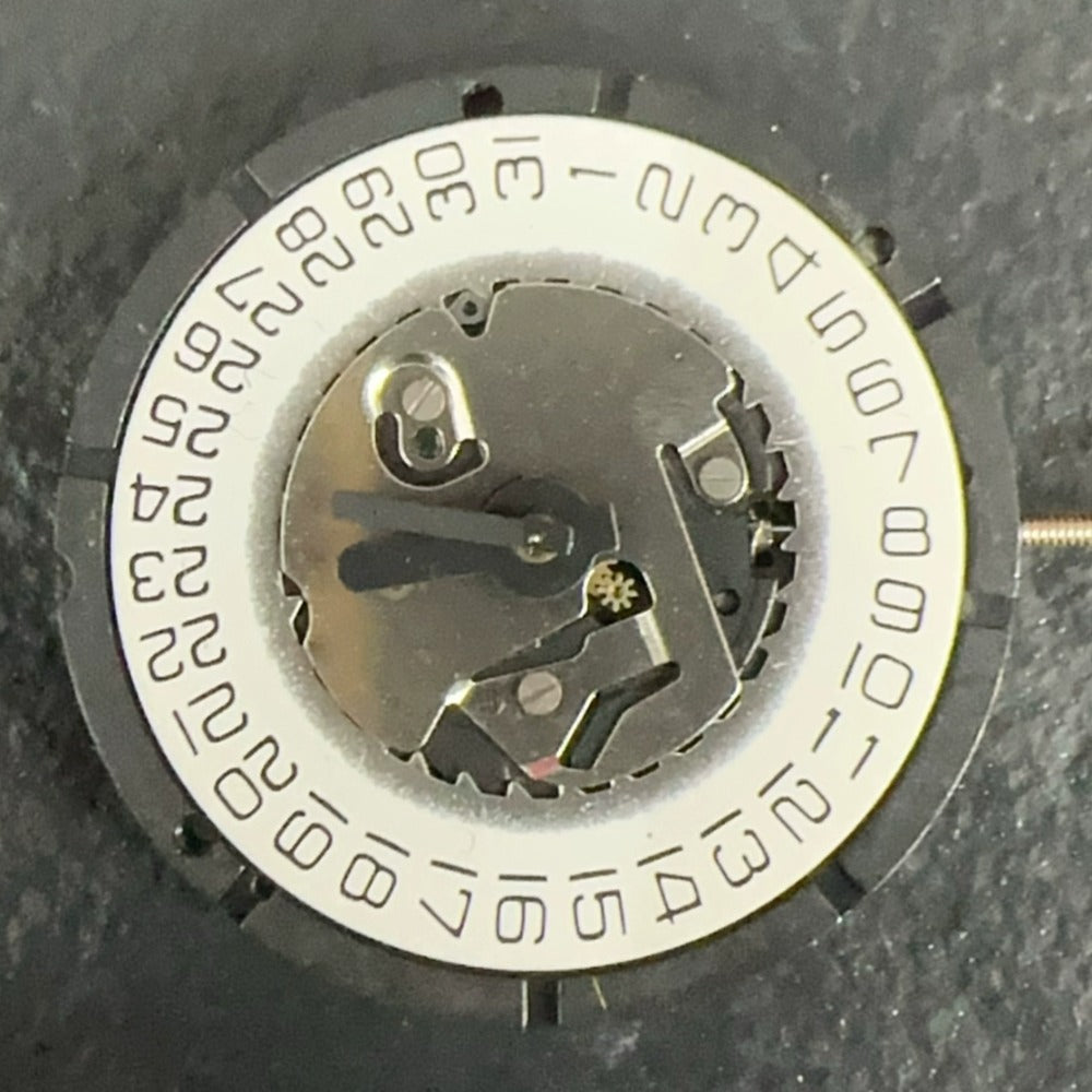 Swiss Made ISA 2330 quartz watch movement with 3 hands and date at 3, ideal for precise timekeeping.